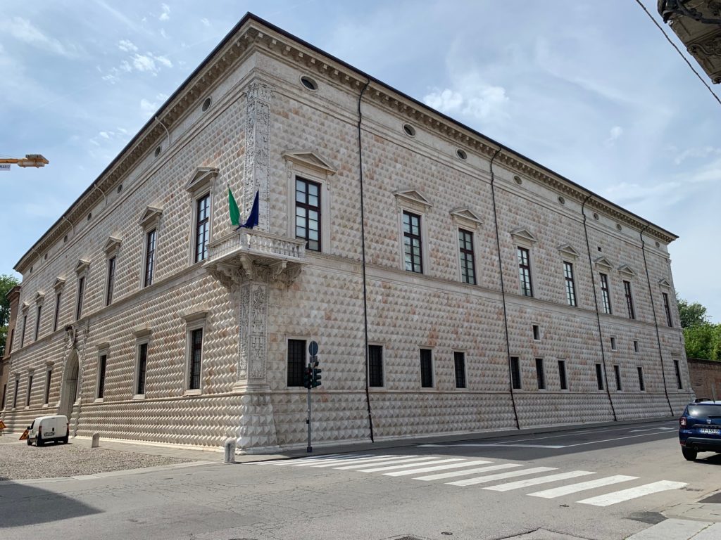 palazzo dei diamanti