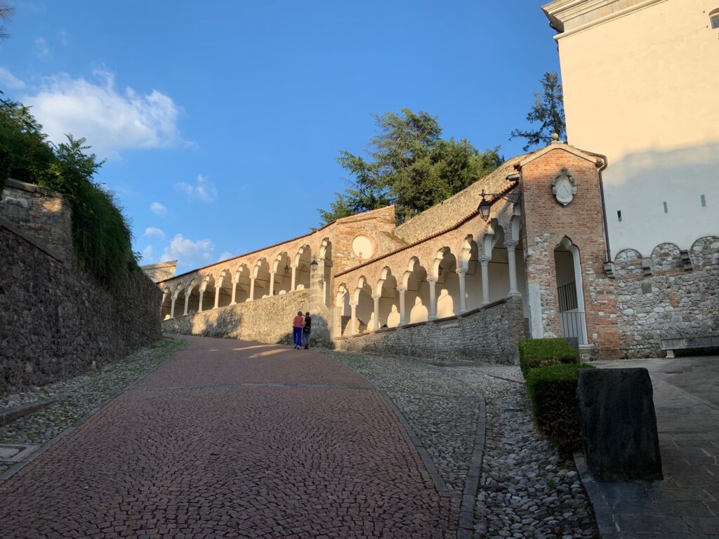 una delle salite al castello