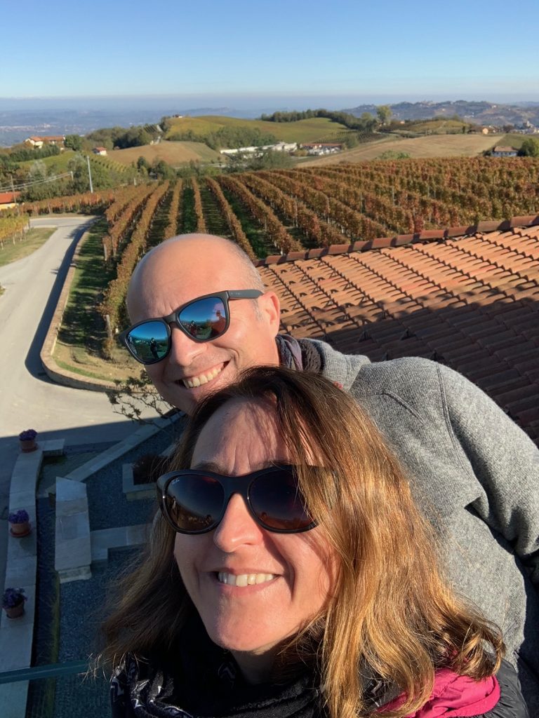 Le vigne e calici in viaggio dalla balconata