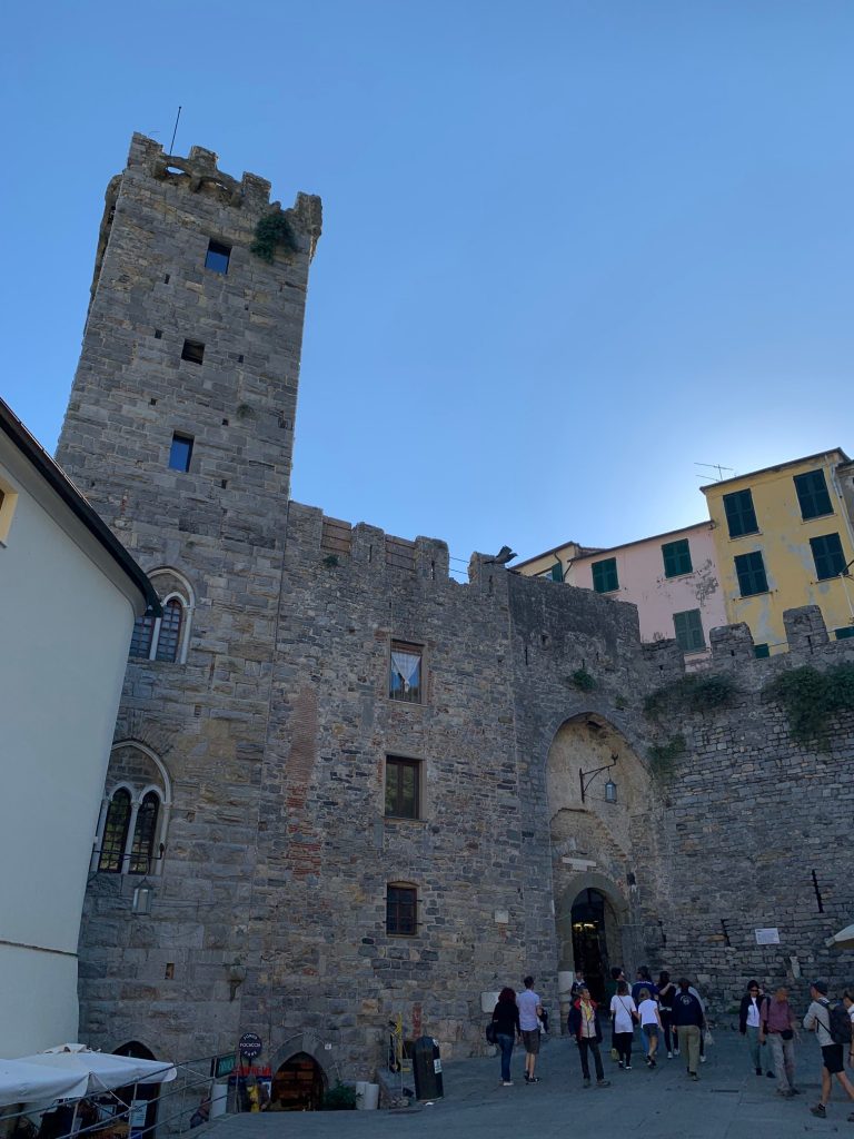 Torre e porta antica