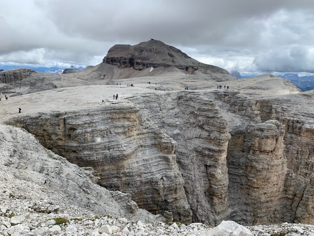 vista della passeggiata in cima al Pordoi